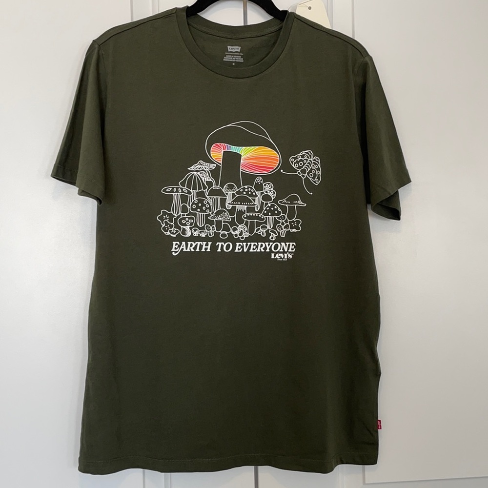 Levi’s t shirt